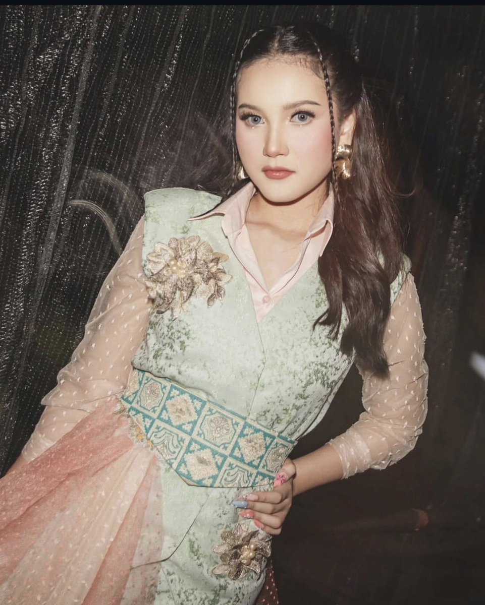 pvrcity's tweet photo. Happy  birthday Queenara anak kesayangan kakak Vanessa &amp; abang Piche. Luv sekebun untukmu adik multi talentku 🤍 https://t.co/M4DZKgsrjh