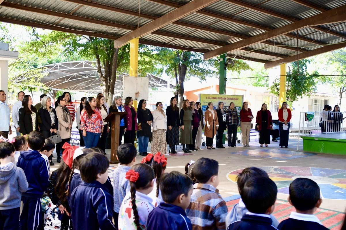 No hay nada más auténtico que escuchar a las niñas y los niños. Hoy, sus palabras y sonrisas me recordaron por qué la educación se construye con cariño y cercanía. Montse me contó lo feliz que está de volver a su Jardín de Niños “Josefa Ortiz de Domínguez”, y Sarahí me compartió
