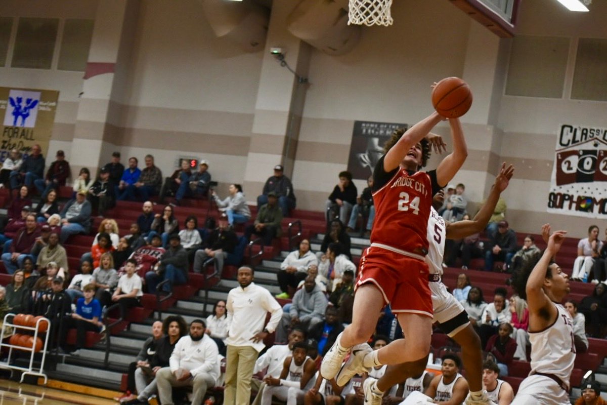 bc_basketball_'s tweet image. Final: 

Cardinals 71

Tigers 57

Led by Jiraiya Jennings with 17 pts, Aaden Bush with 15 pts, Braydon Denison with 14 pts, and Abraham Munguia with 12 pts. 

Cardinals defeat the Silsbee Tigers for the first time in what is believed to be 45 years.