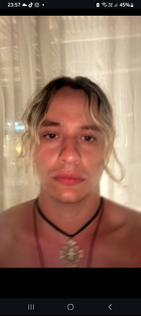 nose pq parece esas  fotos hechas con ia pero igual QUE BUENO ESTA