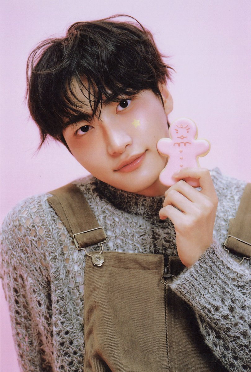 zhouang1024's tweet photo. ATEEZ 2026 Season's Greetings Postcard Set Scans https://t.co/5anKY4rRWL