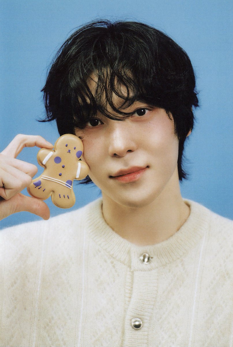 zhouang1024's tweet photo. ATEEZ 2026 Season's Greetings Postcard Set Scans https://t.co/5anKY4rRWL