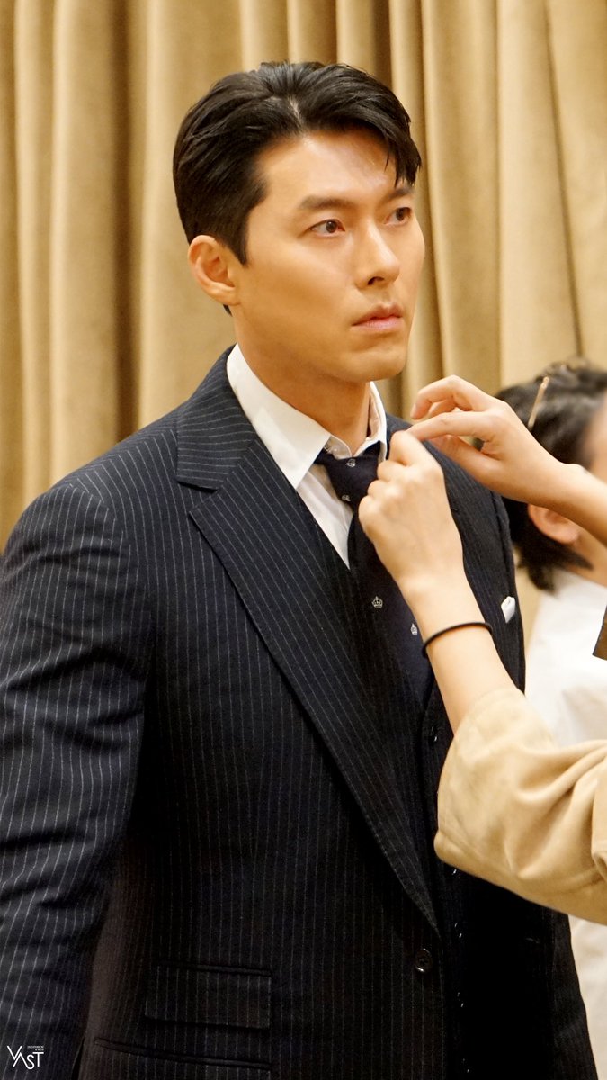 vastree_x's tweet photo. 내가 현빈을 밝히는 것이 아니라 현빈이 밝은 것이다

#검을현빛날빈 #현빈 #HYUNBIN https://t.co/Ct6wT7i4qY
