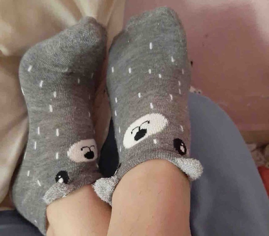 “Cuando seas más grande vas a madurar”

Yo con mis calcetines de orejitas: