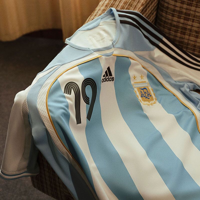 アディダス #ブリングバック 各国代表の印象的なユニフォームを現代に