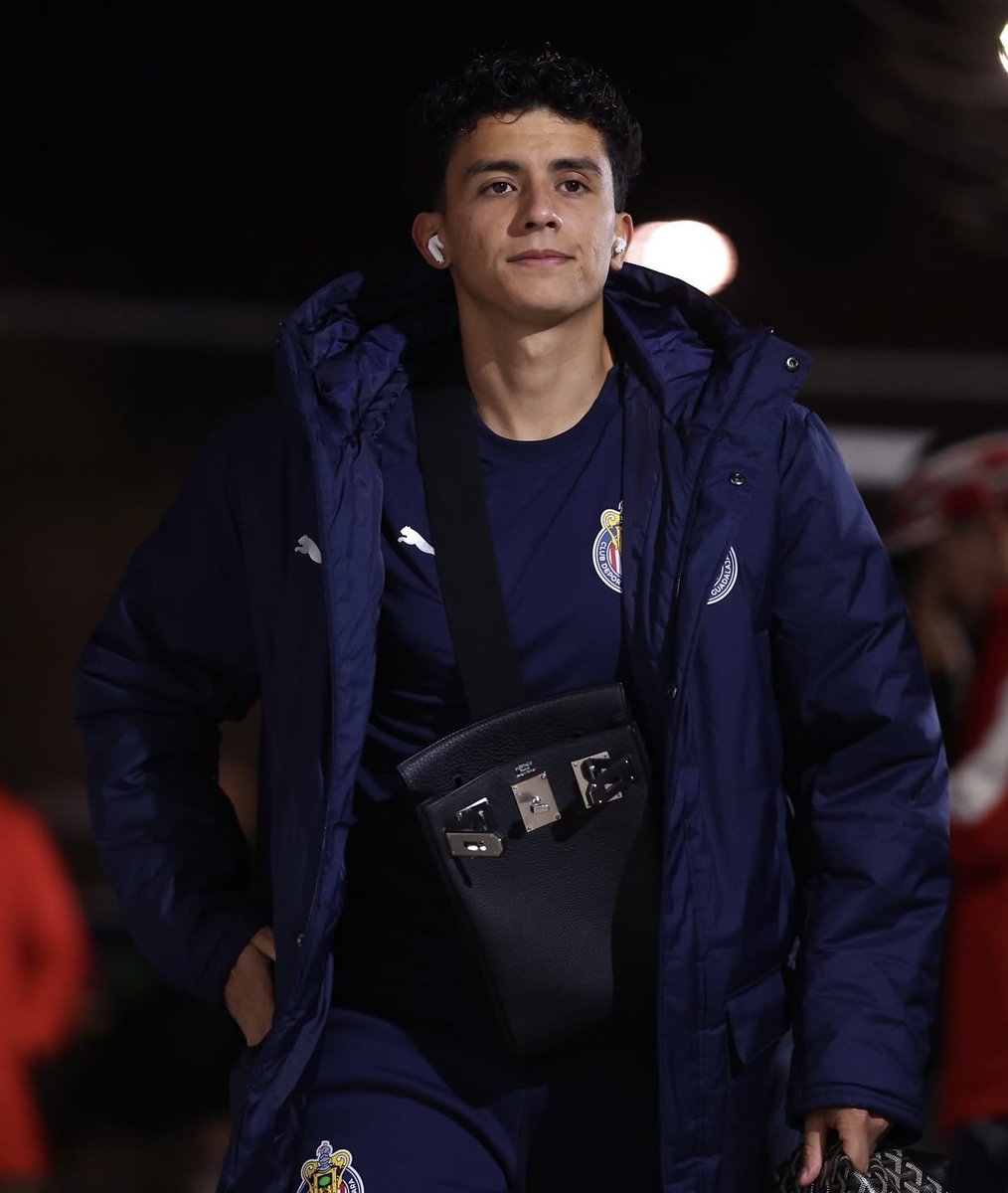 Campeona2_CDG's tweet photo. Banca de @Chivas vs Juárez:
#Whalley, #MiguelTapias, @Richymarin19, #AngelSepulveda, #MiguelGomez, #HugoCamberos, #YaelPadilla, #Campillo, #Inda & #Sandoval…
DT #GabrielMilito https://t.co/b3MLf125p5