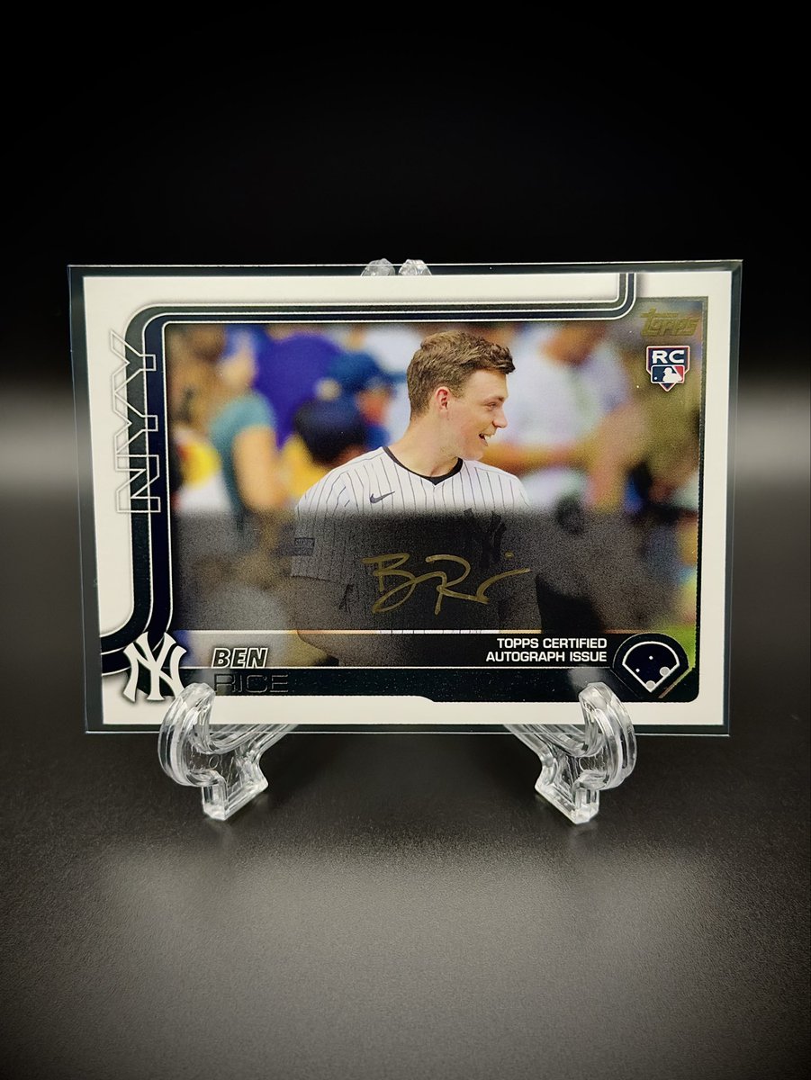 CommonMan_Cards's tweet photo. @cardboardbst 2025 Topps Update Ben Rice - Golden Mirror / Gold Ink Auto RC:  $1,100 https://t.co/o3elmlQRhB