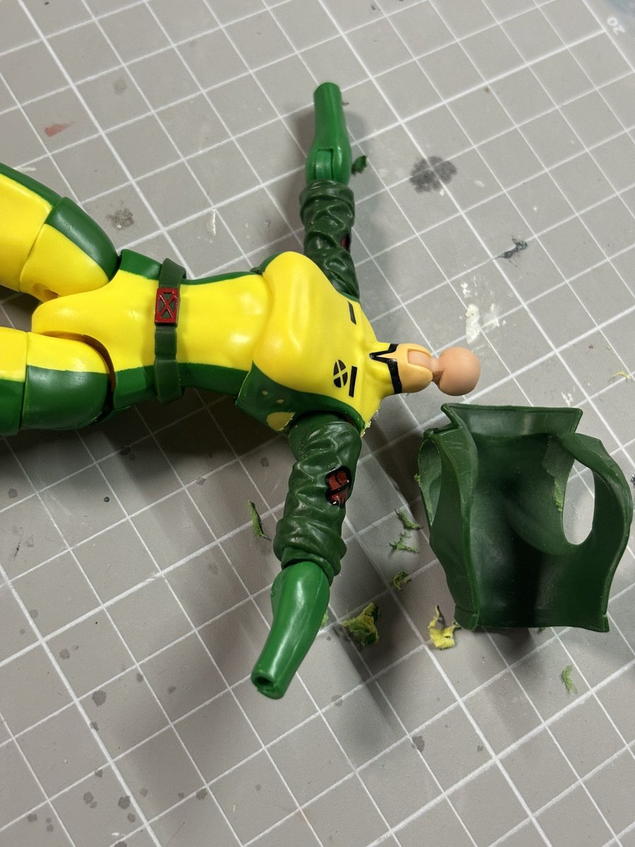 dosagelge's tweet image. 腕を真っ直ぐ下ろすのに脇下削り
肩のラインを整えるのにジャケット側内側削り
足を閉じさせる為股下削り
なんなら股間の軸も曲げたローグ
ここら辺をモノを見て都度弄ってやす