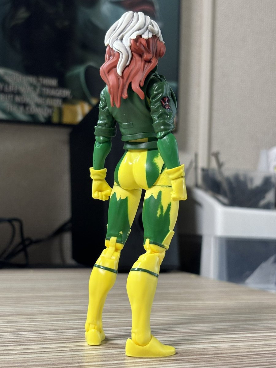 dosagelge's tweet image. 腕を真っ直ぐ下ろすのに脇下削り
肩のラインを整えるのにジャケット側内側削り
足を閉じさせる為股下削り
なんなら股間の軸も曲げたローグ
ここら辺をモノを見て都度弄ってやす