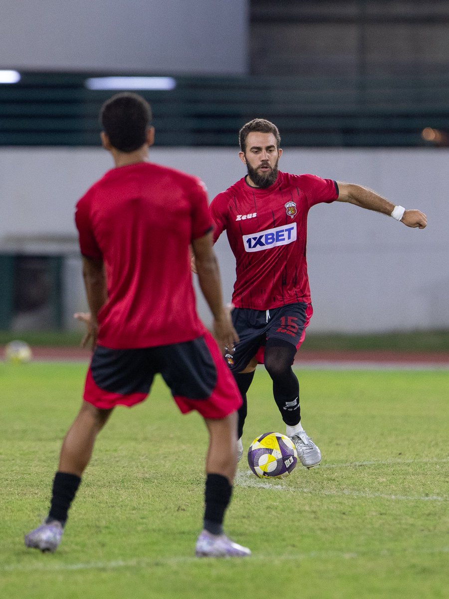 👀 • Christian Larotonda sumó sus primeros minutos de fútbol con la camiseta de <a href="/Caracas_FC/">Caracas Fútbol Club</a> 

🔥 • El volante es la más reciente incorporación del equipo avileño y este martes tomó parte en el amistoso ante <a href="/Monagas_SC/">Monagas Sport Club</a> 

#VenezuelaEsFUTVE
