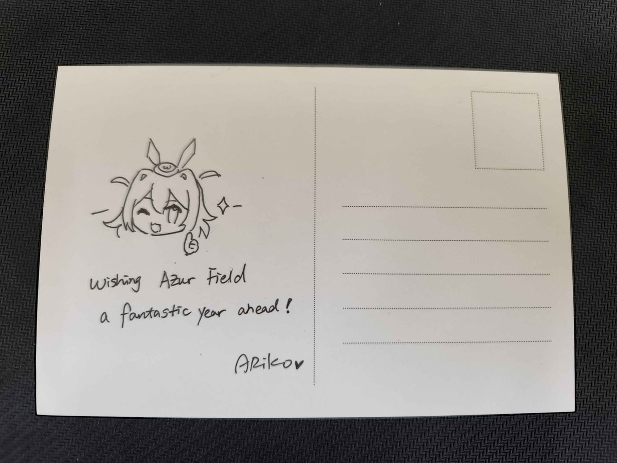 AzurField's tweet image. Wishing Azur Field a fantastic year ahead! 🌟

現在這種凡事都傳訊息的時代，能收到一份親手繪製、親筆寫下的明信片，真的是最奢侈的幸福。

這份跨越一萬公里的祝福，出自 @AAAAAAriko  老師筆下生動的線條與溫暖的文字。

也祝福指揮官們來年精彩萬分！