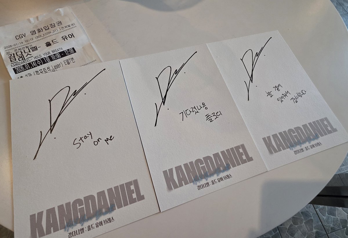 강다니엘-홀드유어브레스 2주차관람 한줄평
- 아무리 생각하고 또 생각해도 아무래도 난
I need u.
그리고 엽서 너무 이쁨.ㅠㅠ