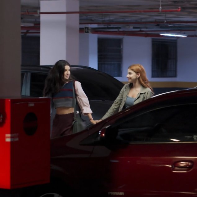 comentfavss's tweet image. meio q to morando aqui vsf todo mundo as carinhas delas se olhando 😭😭😭😭😭😭