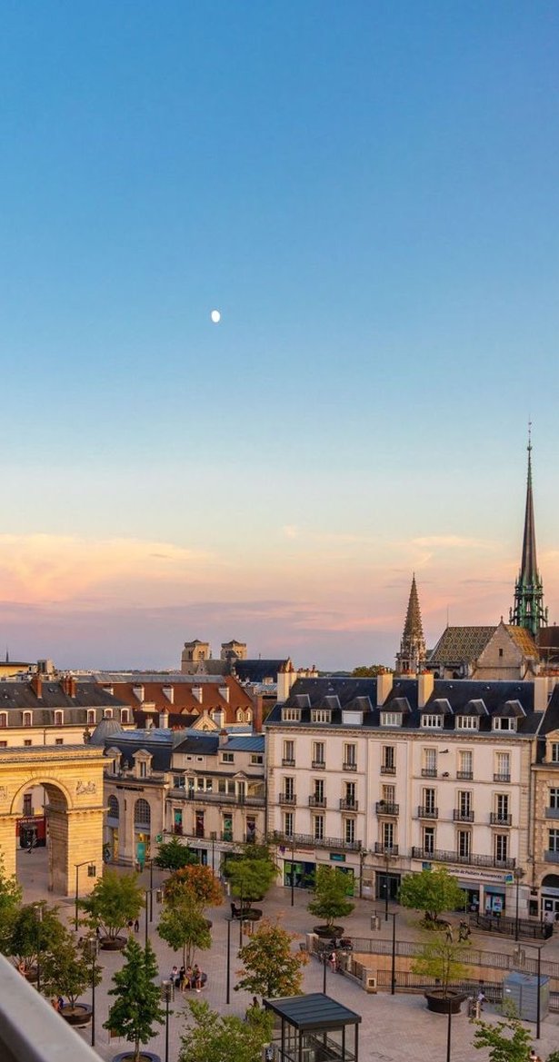 debdou's tweet image. 風邪をひいてしまって鼻声が治らない。マスクが手放せない状態 🌰