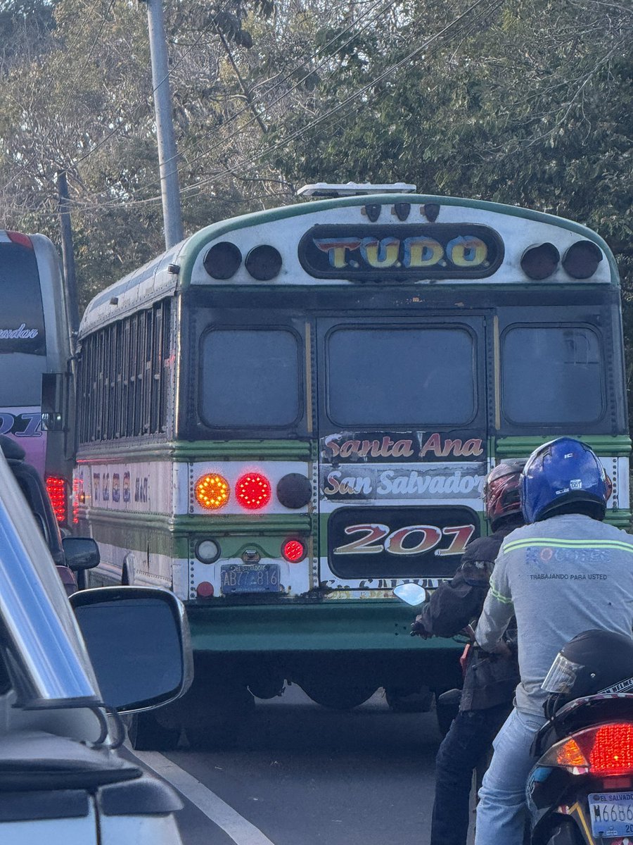 Mariotop777's tweet photo. @VMTElSalvador 

Bisbisando carril auxiliar para sobrepasar https://t.co/QDy9EkDxIU