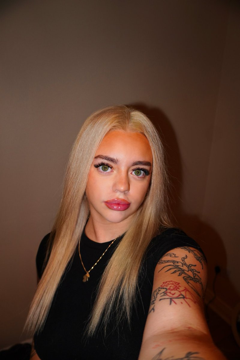 nicole tweet media