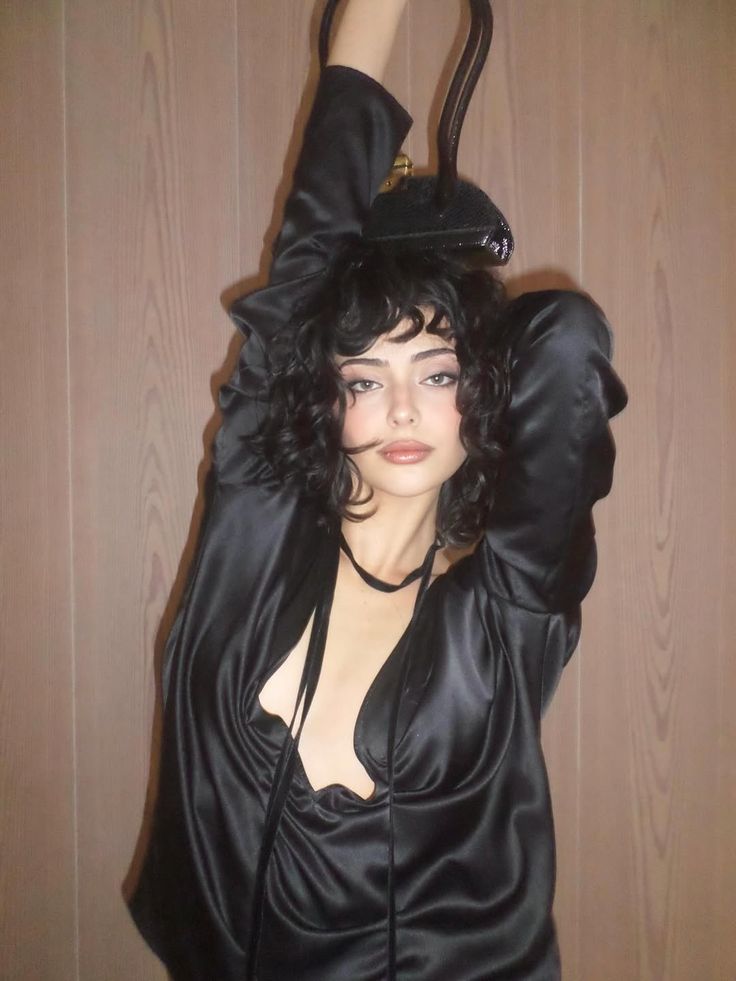 ARA03ATH's tweet image. ㅤㅤㅤㅤ
ㅤ  🍻 ៸៸ 𝕬hoч, 𝕸αteч! 𝕾hıver me tımbers! 
    ㅤ— 𝕸ostre-me o mαpα do 𝘁𝗲𝘀𝗼𝘂𝗿𝗼 —
      ₍ #.𝗧𝗩𝗡𝗣𝗗𝗖 ₎  ou te deıxo α ver nαvıos! 
ㅤㅤᅟᅟᅟᅟᅟᅟᅟᅟᅟᅟᅟᅟᅟᅟᅟᅟᅟᅟᅟᅟᅟ