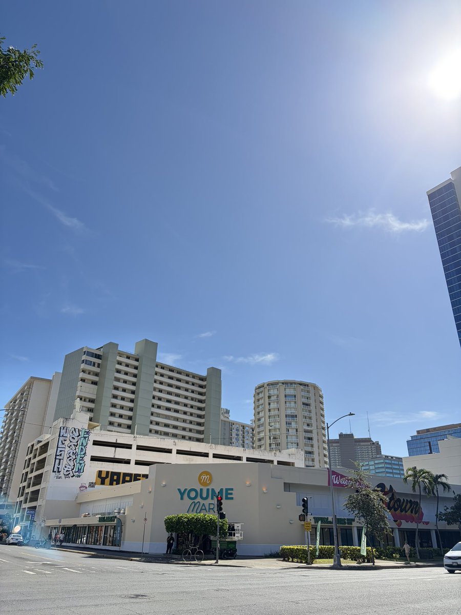 hawaiine55's tweet photo. いい天気のホノルル
ケアモクにRossの後
新しいお店できるみたい
Youme Mart https://t.co/ZvHWXm401k