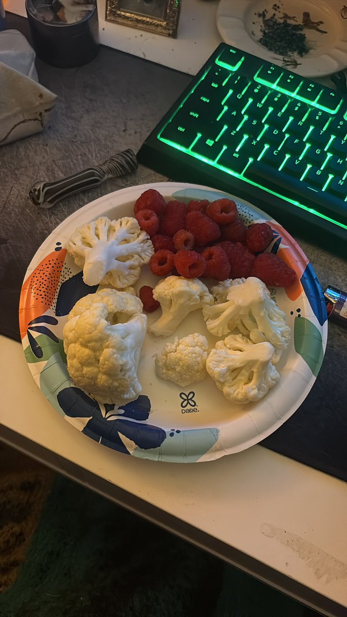 riverlargestone's tweet image. dinner today fucks for being plain