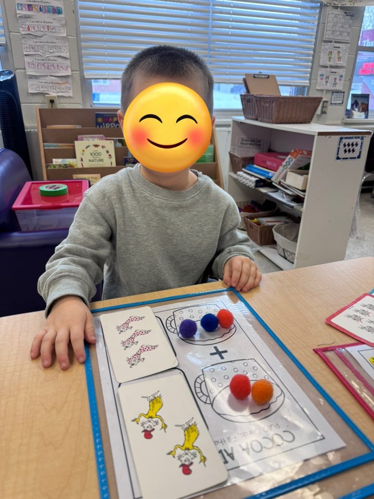MrsBanghart's tweet photo. Composing numbers! Ss roll two dice or draw two number cards and use Pom poms to represent the new number! @TVDSBKinder @ThamesfordPS #kindergarten #math #composingnumbers https://t.co/fKzjmFAaPi