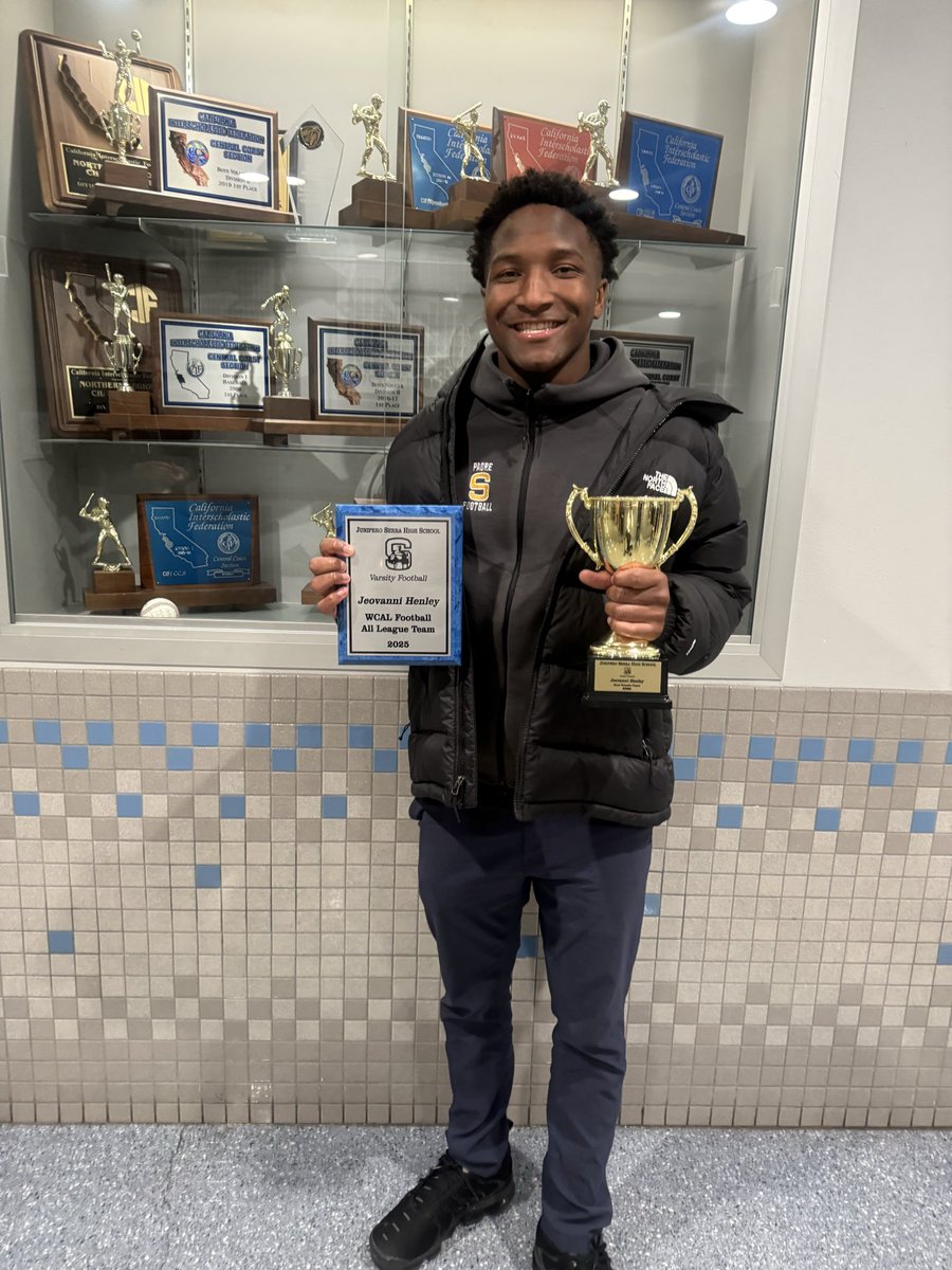 JeovanniHenley's tweet image. 2025 Serra Padre Football MVP and 
1st Team All League. 2025 football season complete💼
@PadreFootball_ @coachwalsh20 
@DariusBell_3 
@BrandonHuffman @Rivals 
@Ogthetruth @ActivatedSP