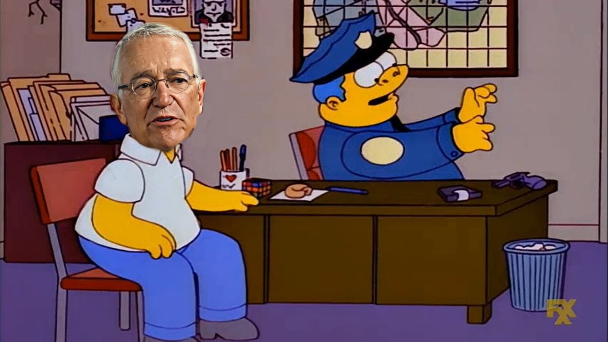 rand0m3e1's tweet photo. -Vengo a denunciar al gobierno mexicano por persecución política...

- Lo anotaré en mi maquina de escribir invisible, https://t.co/h7l61gJkqb
