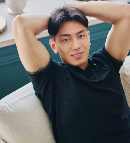 BlogDeKaiser's tweet image. Huwei me parece el más atractivo de esta temporada, tiene una vibes de top jajajaja 
#TheBoyfriendSeason2