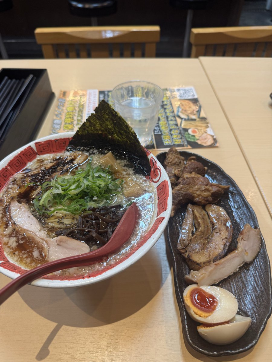 db_atom's tweet image. おはようございますアトム接骨院です！

先日、麺屋 八頭龍 に行ってきました！

和牛出汁ベースのラーメンが多く、さっぱりして美味しかった😋

 #アトム接骨院
  #接骨院
 #浦和
 #ラーメン