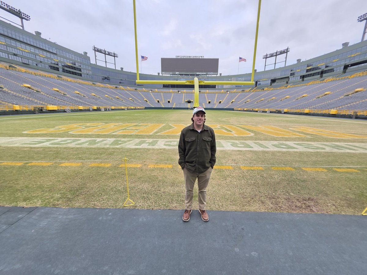 RFish36's tweet photo. Lambeau Field is awesome. Green Bay, Wisconsin is pretty great. Pretty damn cold though. https://t.co/N9U4FN8Opy
