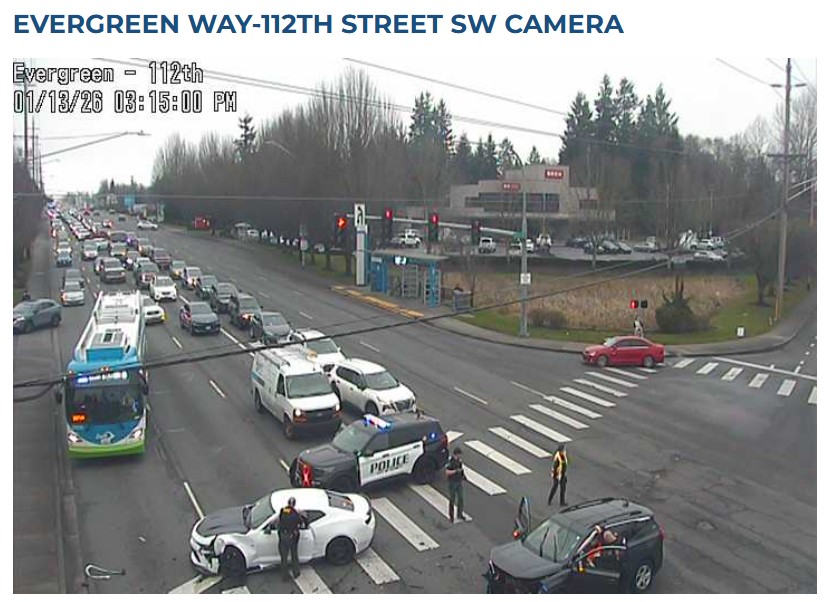 seenineverett's tweet photo. Avoid area of Evergreen Way and 112th as a crash southbound has the area gummed up. https://t.co/nOa6obMJB7