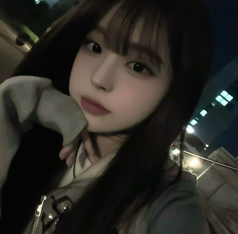 SYSANA's tweet image. 雨が降ってて傘忘れて濡れた 😁