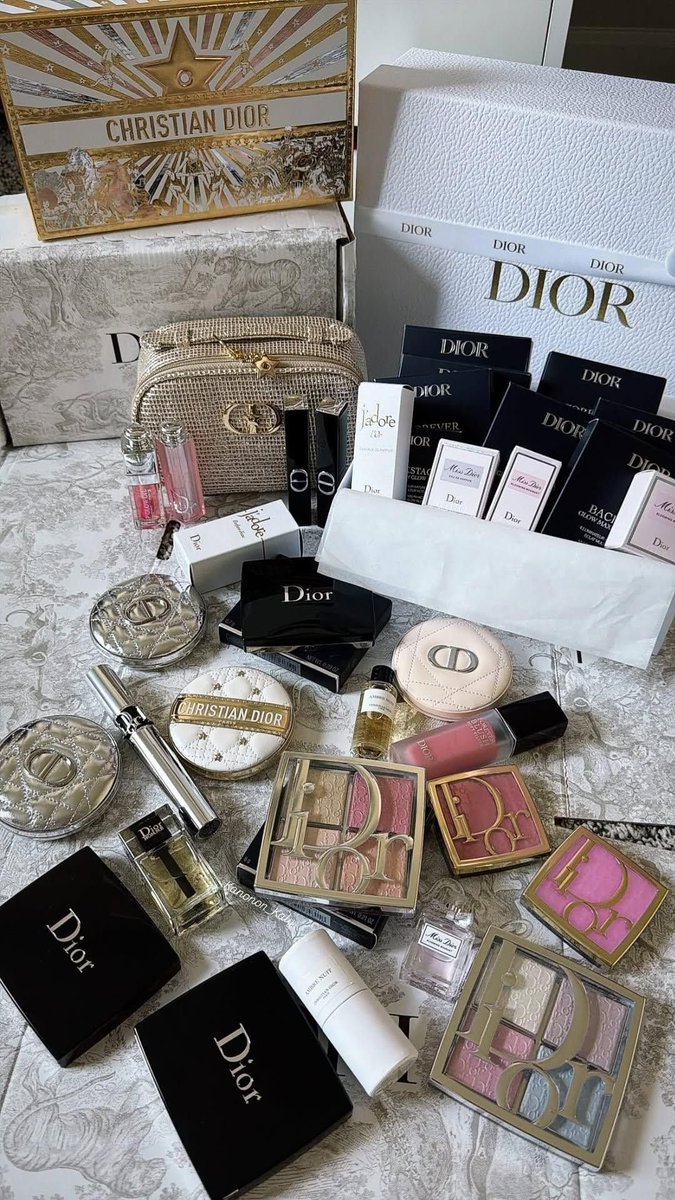 Rutalulp's tweet image. Love yourself first, and everything else falls into line. ❤️