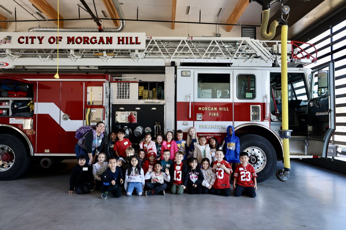 calfireSCU's tweet photo. Our Butterfield Station crew were thrilled to host their first ever school visit this morning!
Kindergarteners from #ElToroHealthScienceAcademy experienced first-hand the life & duties of a firefighter & gained knowledge about fire safety.
#CALFIRESCU #MHFD #SafetyStartsWithYou https://t.co/ZIX5M8MZLw