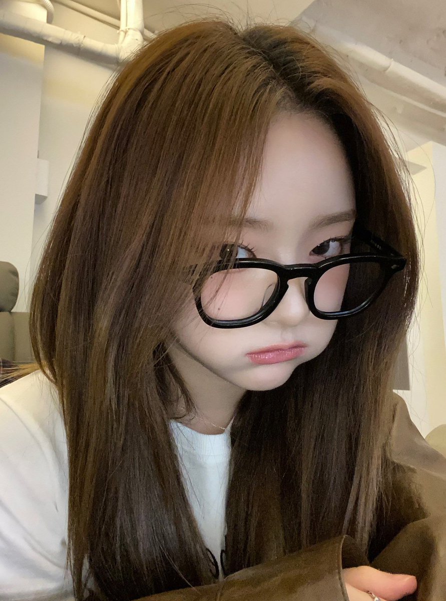 diva15's tweet image. 友達が作ってくれたお弁当を食べながら友情の有り難さを噛みしめている 🏫