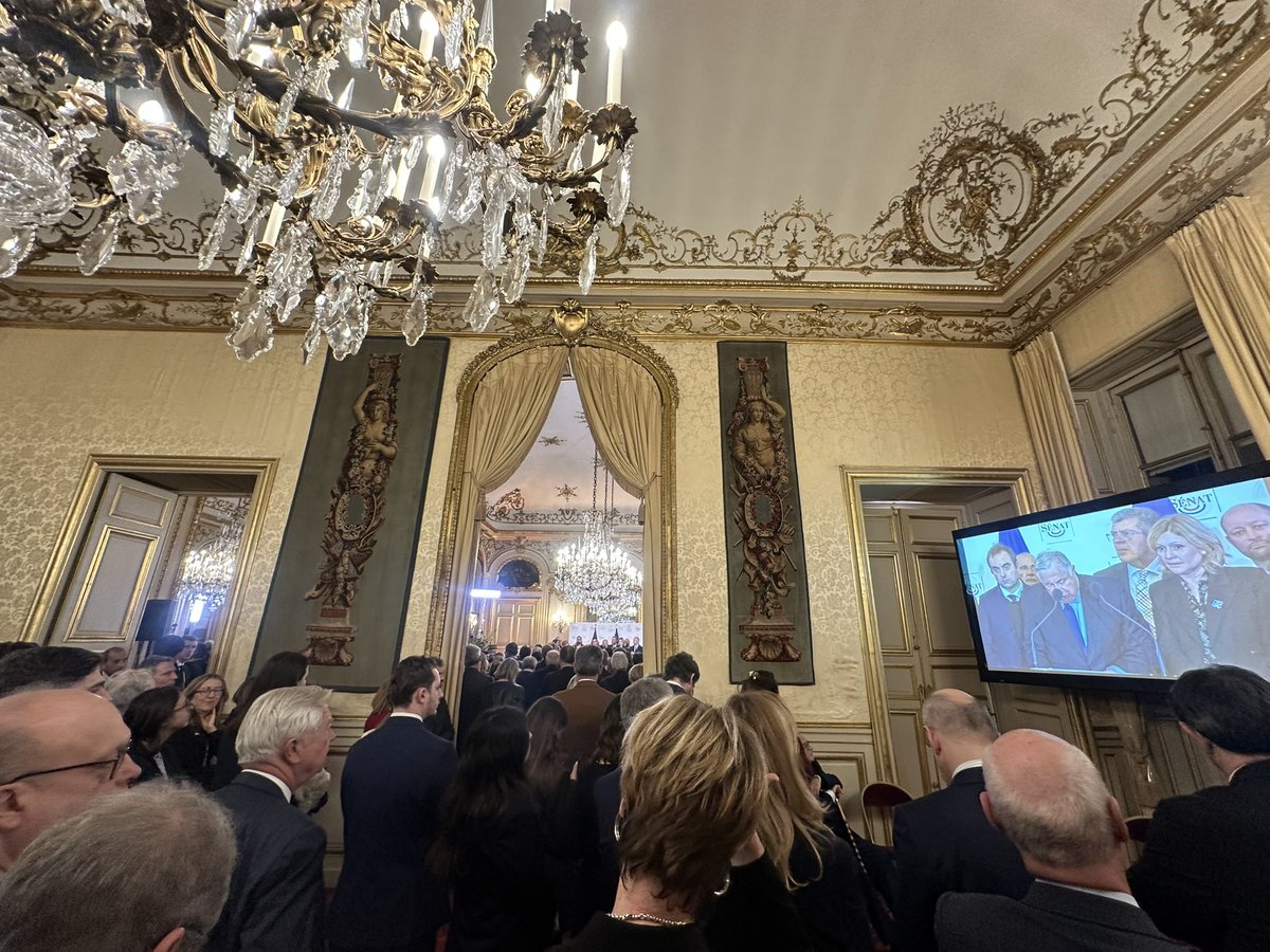 senateurJGM's tweet image. Au #Senat pour la traditionnelle cérémonie des Vœux du Président @gerardLarcher. Plaisir d’écouter son excellent discours et de revoir nos si sympathiques huissiers, ainsi que beaucoup d’anciens collègues et amis chers, dont notre très valeureux Premier Ministre @SebLecornu 🥰