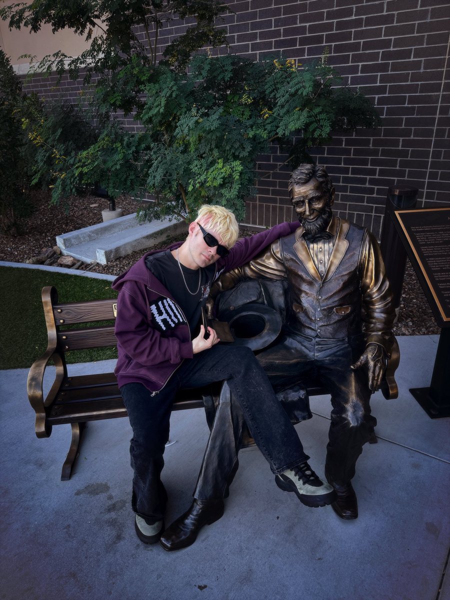 hiidef3000's tweet image. AFTER 2 YEARS OF WEARING IT AROUND, THIS WEEKS HII DEF DROP IS THE EGGPLANT DOUBLE ZIPPER HOODIE WITH ELECTRIC LOGO APPLIQUÉ CHEST HIT

TOMORROW AT 10AM PST
LIMITED TO 300
I BEEN UP CRAZY LATE WORKING ON ALBUM SO I MIGHT SLEEP THROUGH THIS, SET AN ALARM

hiidef.xyz