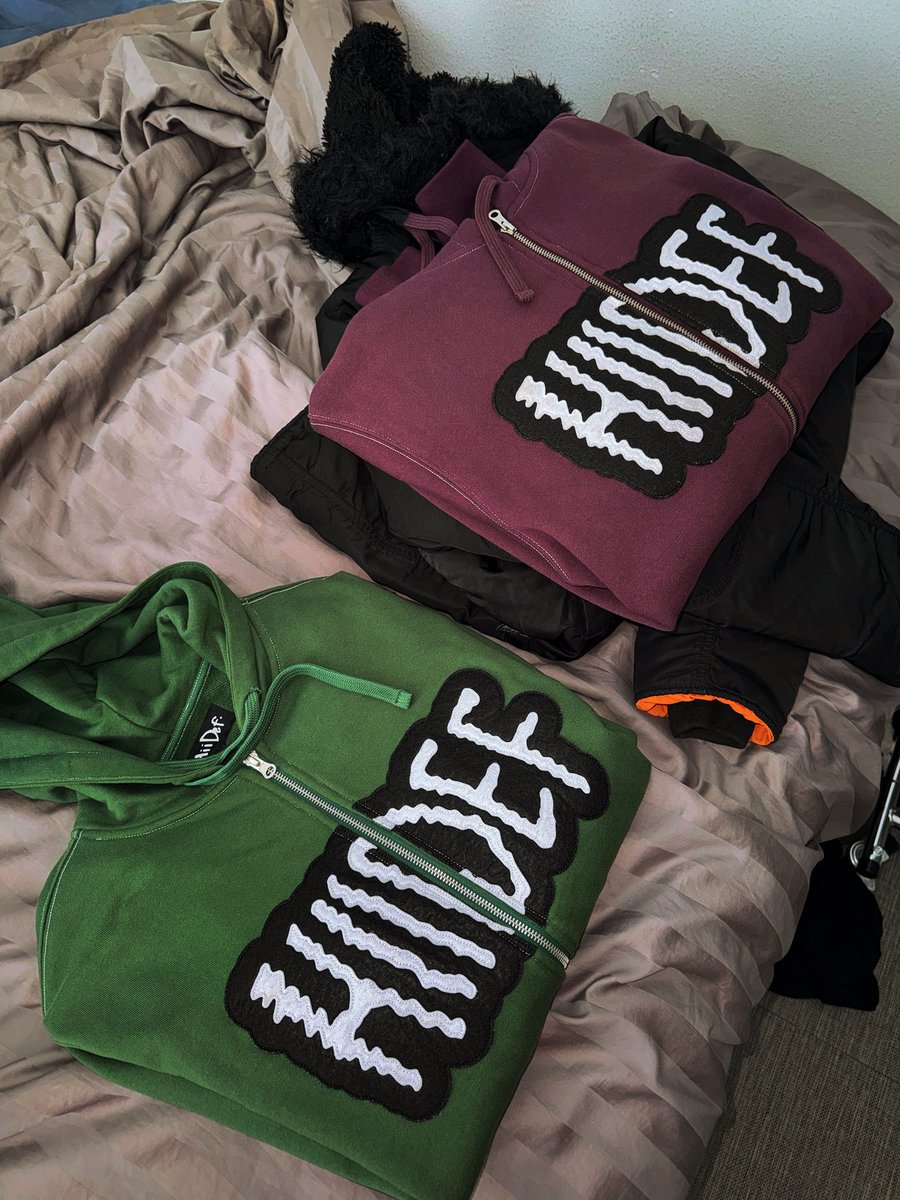 hiidef3000's tweet image. AFTER 2 YEARS OF WEARING IT AROUND, THIS WEEKS HII DEF DROP IS THE EGGPLANT DOUBLE ZIPPER HOODIE WITH ELECTRIC LOGO APPLIQUÉ CHEST HIT

TOMORROW AT 10AM PST
LIMITED TO 300
I BEEN UP CRAZY LATE WORKING ON ALBUM SO I MIGHT SLEEP THROUGH THIS, SET AN ALARM

hiidef.xyz