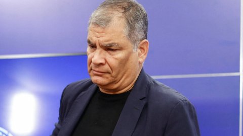 Politics Ec tweet media