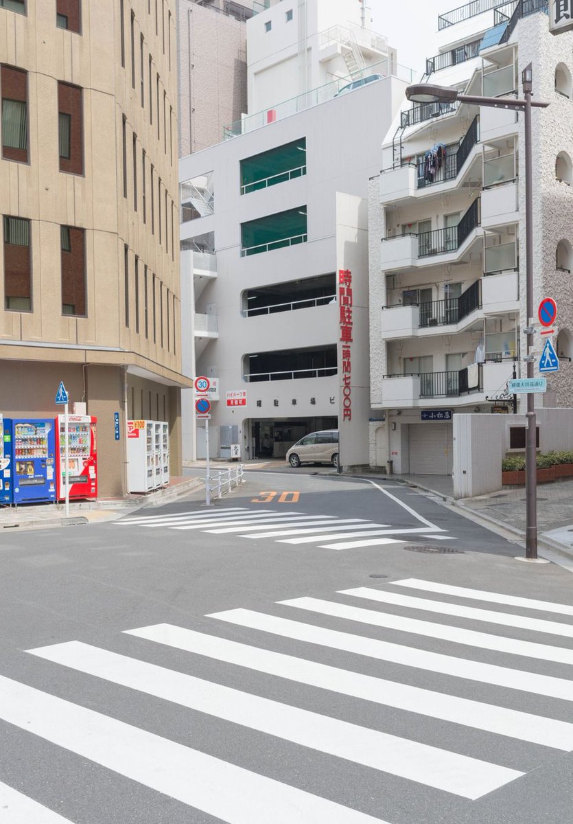 Emba30's tweet image. スーパーで見切り品のお弁当が半額になってたから思わず3個も買ってしまった、冷凍庫パンパン 🍜