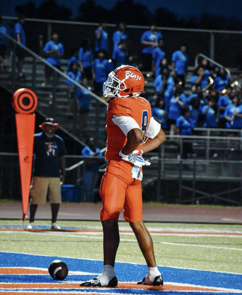 connersmith04's tweet image. Riverdale’s offense next season is going to be INSANE.

The Warriors have four players ranked inside the top 5 of their positions.

Gavin Hampton - No. 2 QB in 2028
Brylan Oduor - No. 2 WR in 2027
Luke Tritch - No. 2 WR in 2029
Sutton Gutting - No. 5 TE in 2027