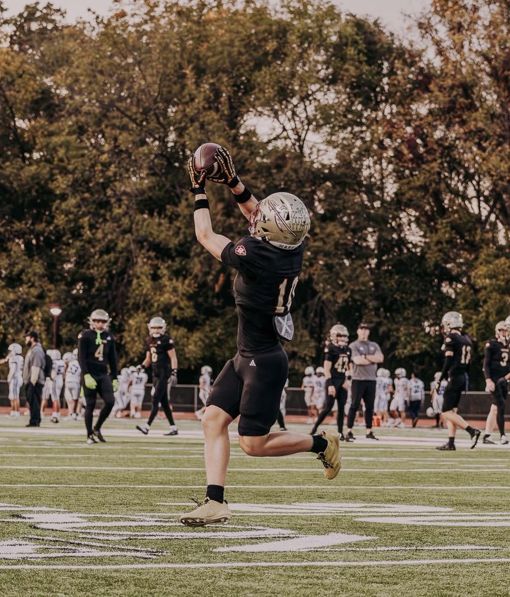 connersmith04's tweet image. Riverdale’s offense next season is going to be INSANE.

The Warriors have four players ranked inside the top 5 of their positions.

Gavin Hampton - No. 2 QB in 2028
Brylan Oduor - No. 2 WR in 2027
Luke Tritch - No. 2 WR in 2029
Sutton Gutting - No. 5 TE in 2027