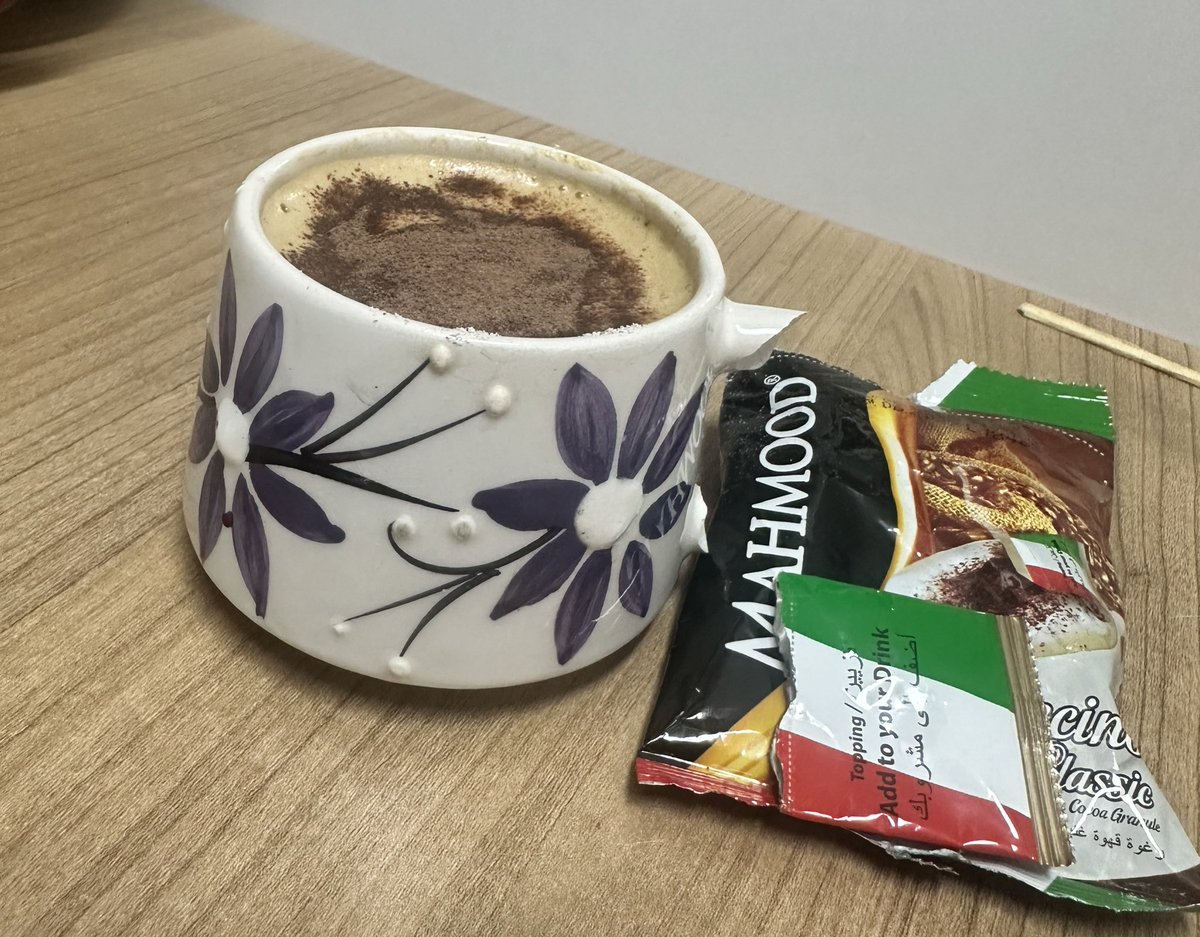 Peşı lı  Kurdistanê vexwaribum
Li qedeh jı destê min de şikest,
paşê tema qehwe jı tuneyı
Li her du welatan winda bu…