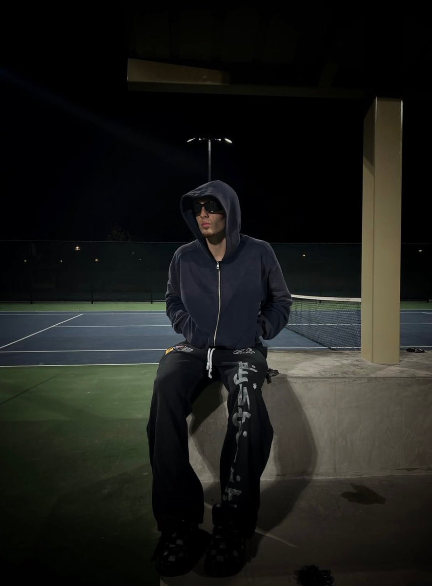 esportizarei's tweet image. ⊹ ࣪ ˖ fabian prewett ✴︎ ⁦@bsckley⁩.

idade: 21. 
sexualidade: hétero. 
pronomes: ele/dele. 
esporte: futebol, artilheiro. 
fraternidade: lioncrest.