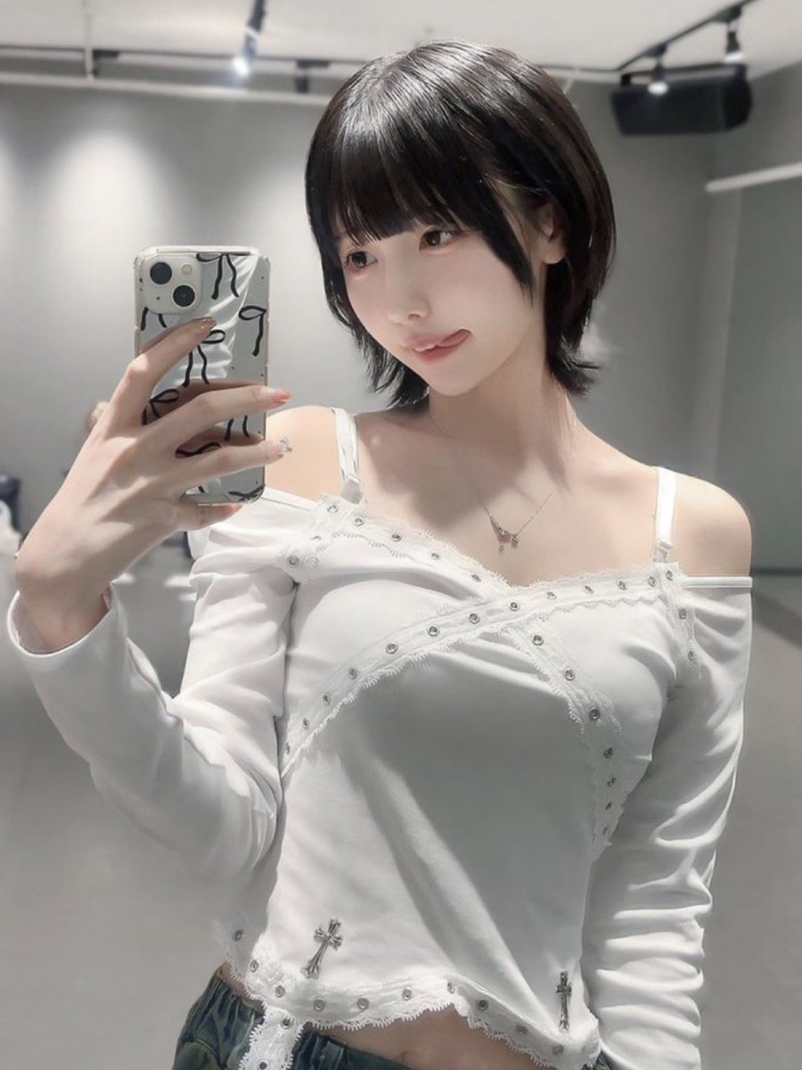 rvdej68377386's tweet photo. あのちゃんセクシー度増しすぎてる、粗品がヤリたがるのも納得 https://t.co/gYbo4kjpTR