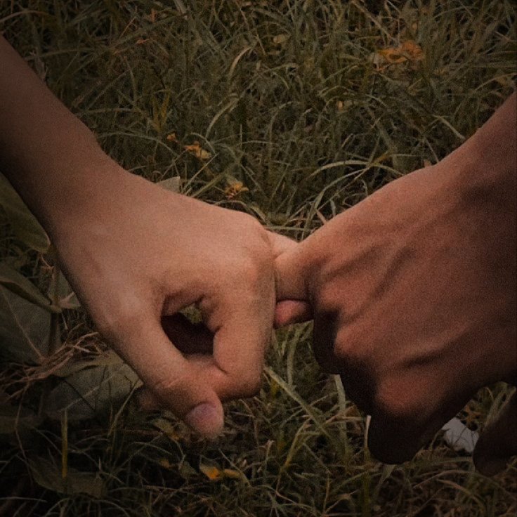 InotTwone_'s tweet image. Twitter AU #radioapple !¡

—Despues de la muerte de Charlie y el abandono de Lilith, Lu deja de creer en los buenos días, aunque la esperanza se hace presente al conocer a Alastor

—Donde los amigos de Al lo retan a enamorar a Lucifer

—— Quien sabe, quizás se enamore de verdad?