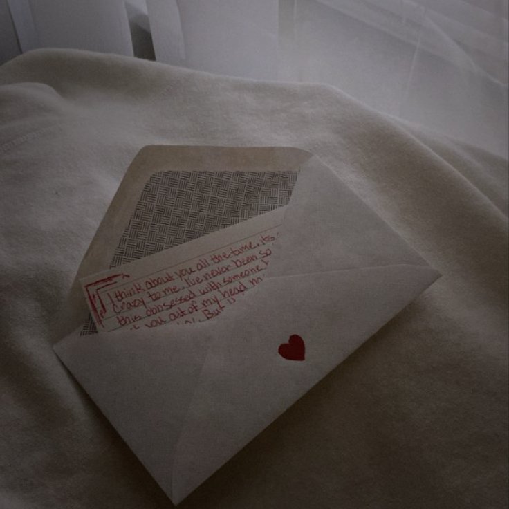 InotTwone_'s tweet image. Twitter AU #radioapple !¡

—Despues de la muerte de Charlie y el abandono de Lilith, Lu deja de creer en los buenos días, aunque la esperanza se hace presente al conocer a Alastor

—Donde los amigos de Al lo retan a enamorar a Lucifer

—— Quien sabe, quizás se enamore de verdad?