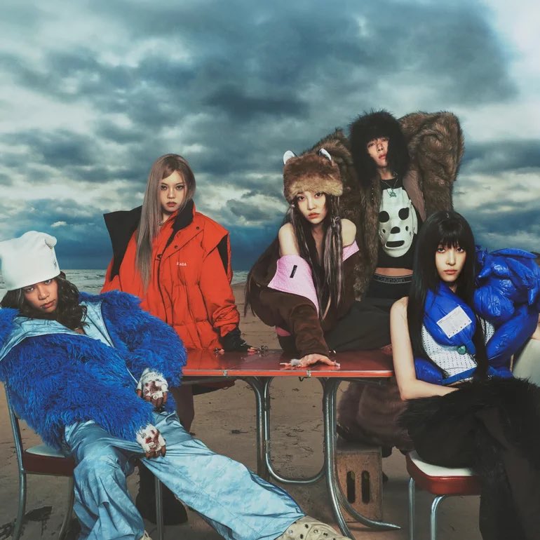 kchartsmaster's tweet image. Annie Moon will reportedly go on hiatus from ALLDAY PROJECT activities until the end of May to attend Columbia University’s spring semester.

m.entertain.naver.com/home/article/3…