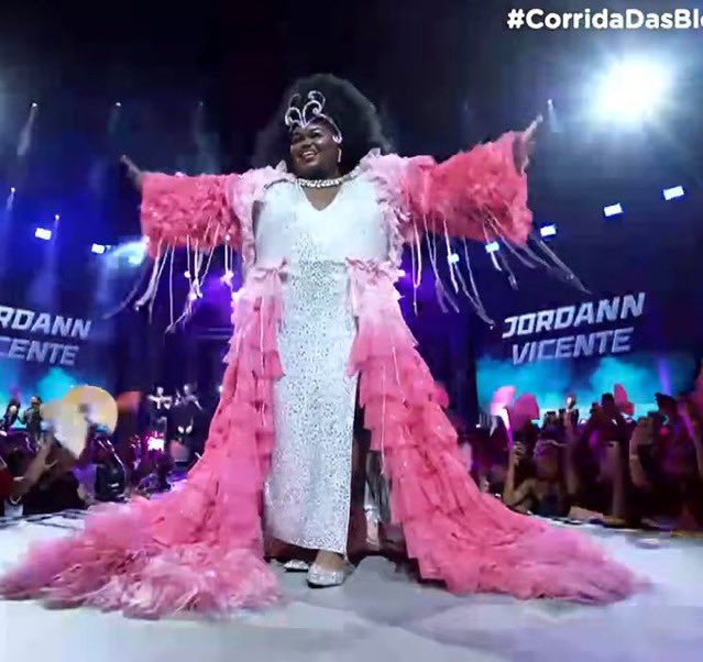 Itspedrito's tweet image. ELE FOI COM O LOOK FEITO EM 10 MINUTOS! #CorridaDasBlogueiras