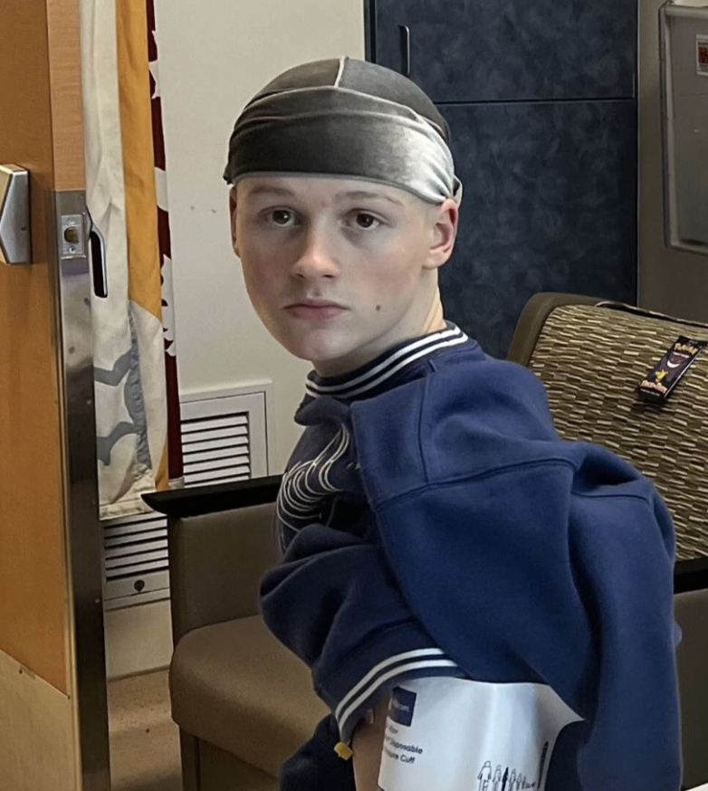 pubity's tweet image. 81-year-old grandma went viral playing Minecraft to pay for her grandson’s cancer treatment