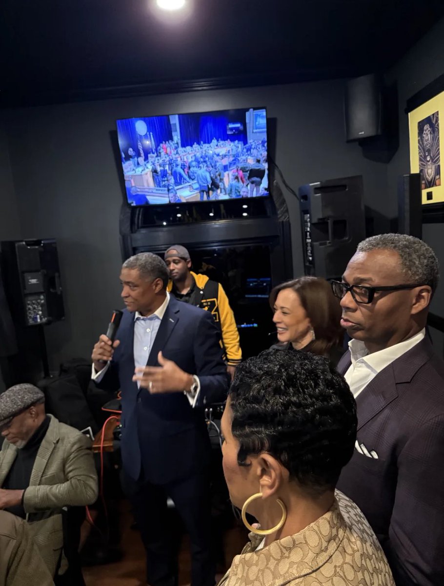 🚨 NEW: More photos of <a href="/KamalaHarris/">Kamala Harris</a> at the Zulu Social Aid and Pleasure Club in New Orleans last night 🖤

📸: edwardcoulonsmith